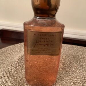 Bath & Body Works Sweet Cinnamon Pumpkin Body Wash - Warm Orange